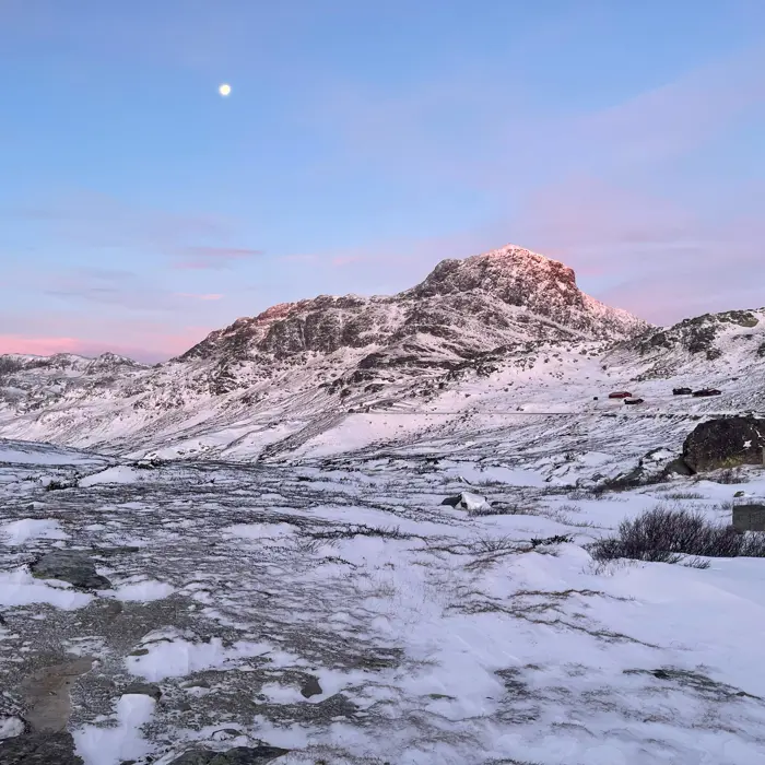 Vinterbilde av fjellandsskap